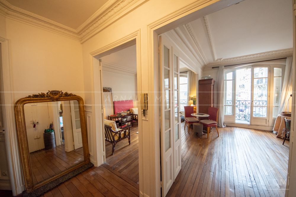 APPARTEMENT HAUSSMANNIEN T3 DE 87M² - PIECE DE VIE DOUBLE - ASCENSEUR - ECOLE MILITAIRE CAMBRONNE SEGUR - RARE - POSSIBILITE PROFESSION LIBERALE photo 5